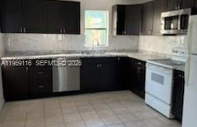 1704 SW 43rd Avenue, Fort Lauderdale, FL 33317 photos photos