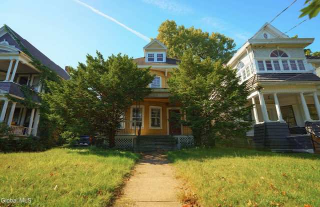 1014 Union Street Gallery 2