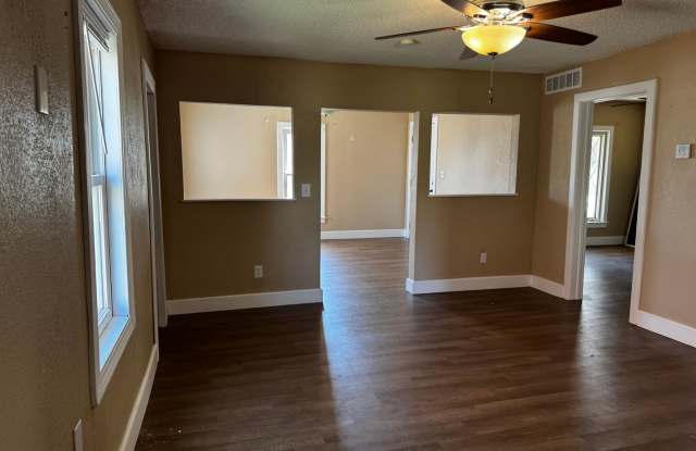 209 S Grice Gallery 4