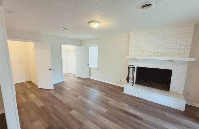 1016 Waterside Drive SE photos photos