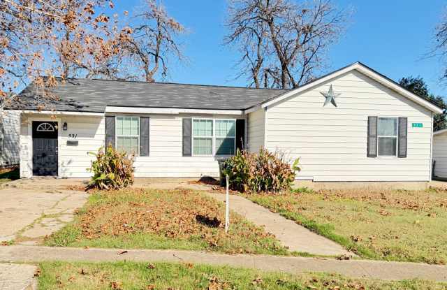 521 Blake St... LONGHORN PROPERTIES .. 254-526-0382 photos photos