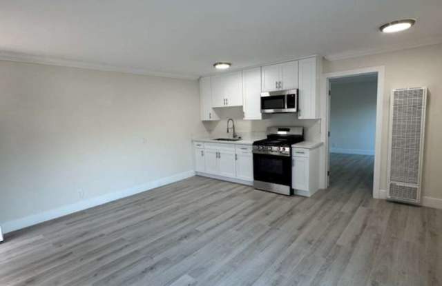 7564.4 Freeman 525 S #B;Ocsd 92054 photos photos