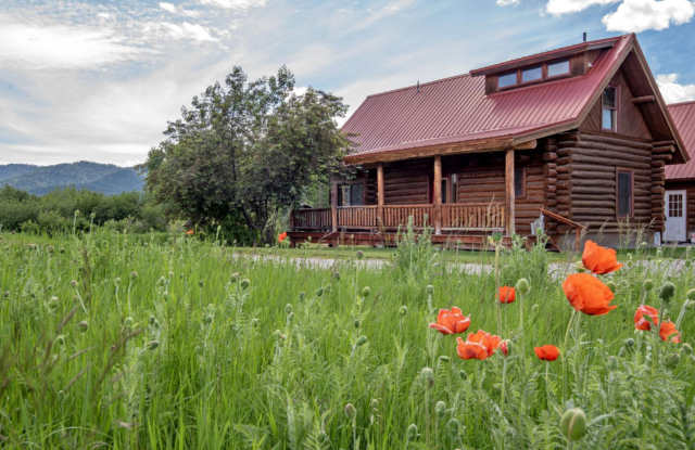 Charming Log Cabin and Carriage House – Downtown Victor, ID photos photos