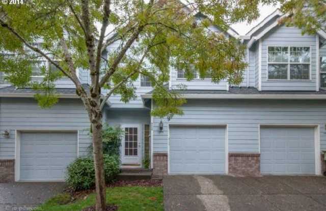 Spacious 3-Bedroom Townhouse with Open Living Areas and Private Patio photos photos