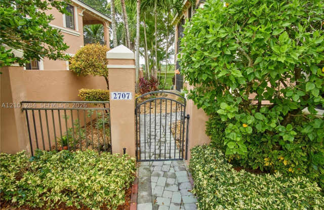 2707 Center Ct Dr Gallery 4