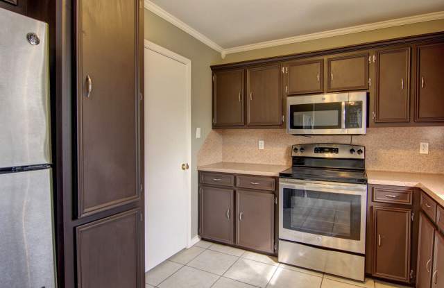 5825 Skylark - 3/Bed 2/Bath - $1,595/month Gallery 4