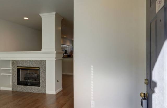 Luxury 2BR 2.5BA Townhouse Style Condo @ Lochshire on Forbes Creek Gallery 4