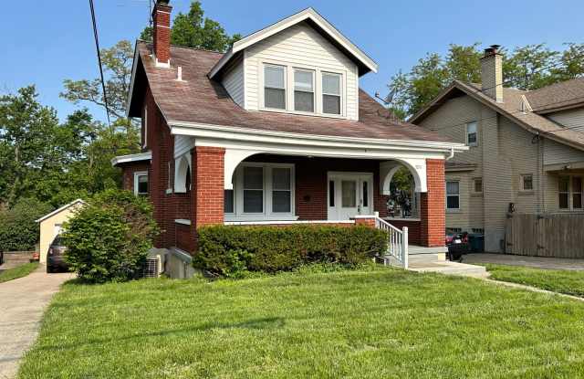 WESTWOOD - Charming 3 bed 2 bath, close to shopping, restaurants and more. - 3211 Glenmore Avenue, Cincinnati, OH 45211