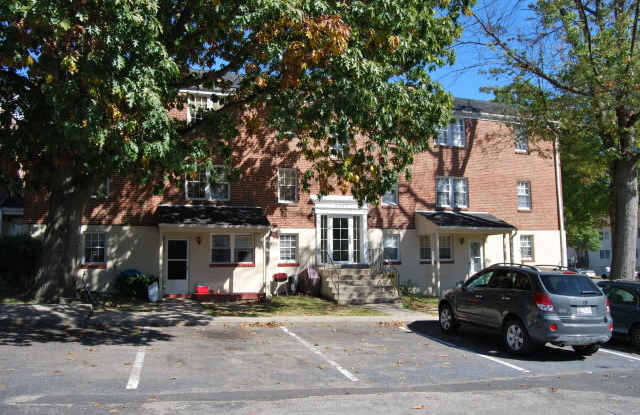 Edgewood - The Grove - 3 Bedroom 1 Bath Gallery 1