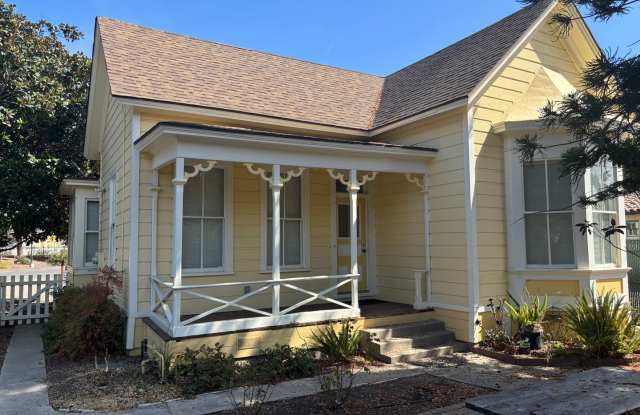 Historic 3-bedroom, 1-bathroom home with bonus office Gallery 1