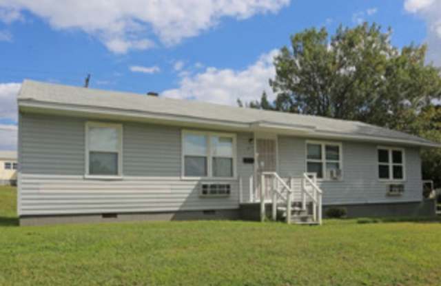 NEW MANAGEMENT! Villas at Park Terrace Desireable 2 Bed 1 Bath Near Downtown and WSSU - 108 Overlook Drive, Winston-Salem, NC 27105