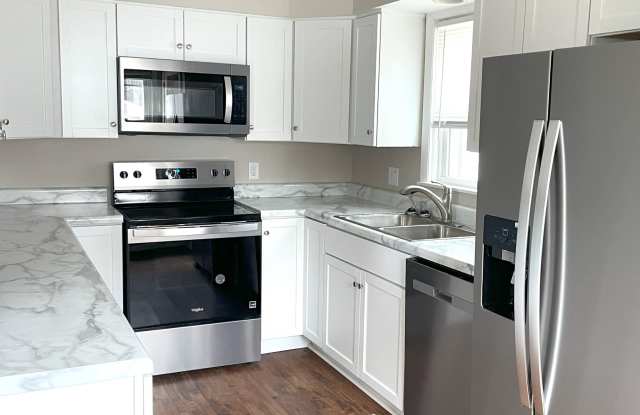 1521 West Murdock Avenue - 1521 West Murdock Avenue, Oshkosh, WI 54901 1521 West Murdock Avenue - 1521 West Murdock Avenue, Oshkosh, WI 54901