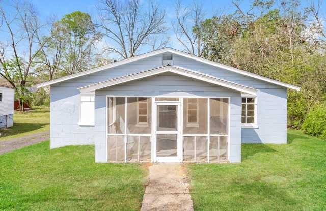 Coming Soon: 1121 Lake Ave - 4br and 1 ba - 50% off on 1st month's rent! photos photos