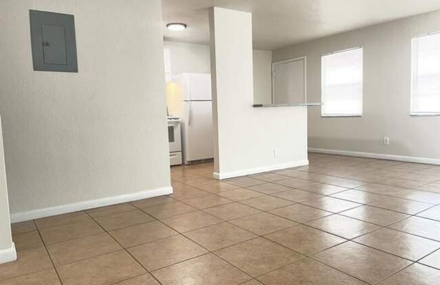 LARGE NEWLY RENOVATED 2 BEDROOM APARTMENTS Gallery 4