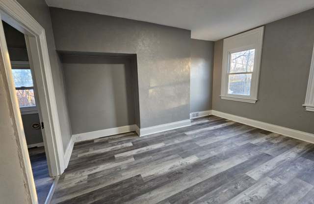 Newly updated 3 bedroom 1 bath apartment in the Northside! Gallery 3