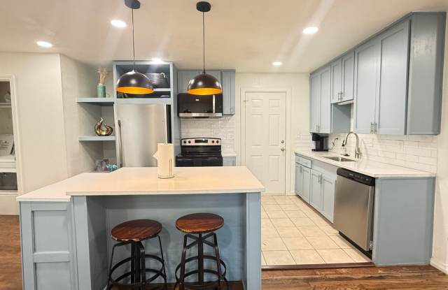Charming Updated 2-Bedroom Near Wheeler District! Gallery 3