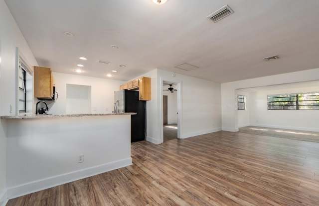2242 INDIAN Avenue S Gallery 3