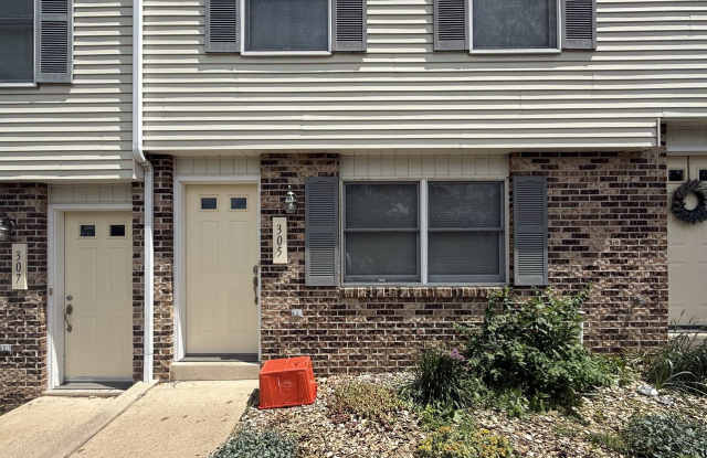 Secluded Two Bedroom Townhome Minutes from Penn State! Gallery 1