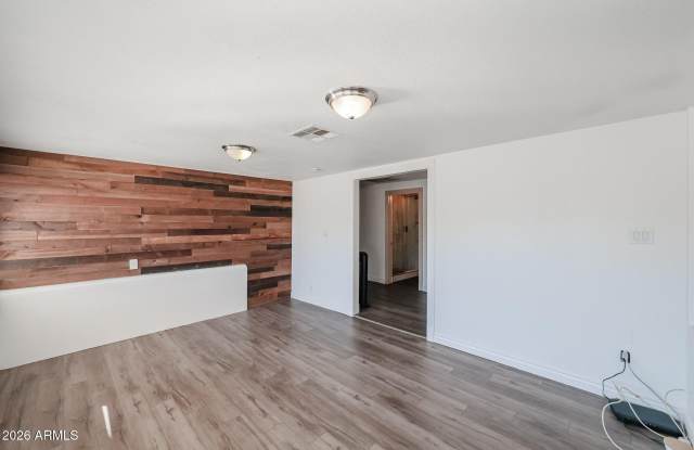 934 E Whitton Avenue Gallery 3