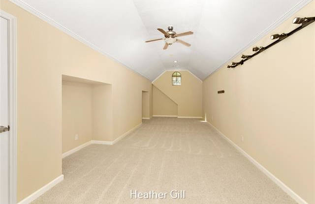 690 Melody Lane Gallery 2