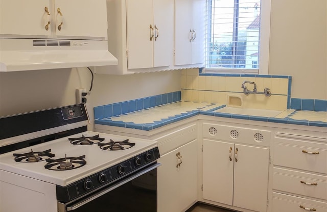 949 Macarthur Blvd - 949 West Macarthur Boulevard, Oakland, CA 94608