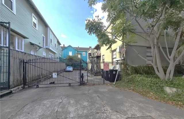 2104 BRAINARD Street Gallery 2