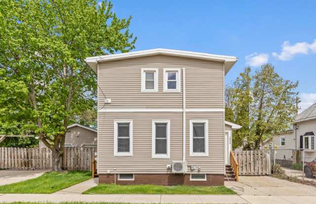 1836 Lakeshore Drive - 2 Gallery 1
