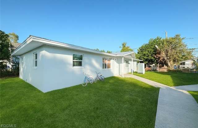 5453 11th Avenue - 5453 Eleventh Avenue, Pine Manor, FL 33907