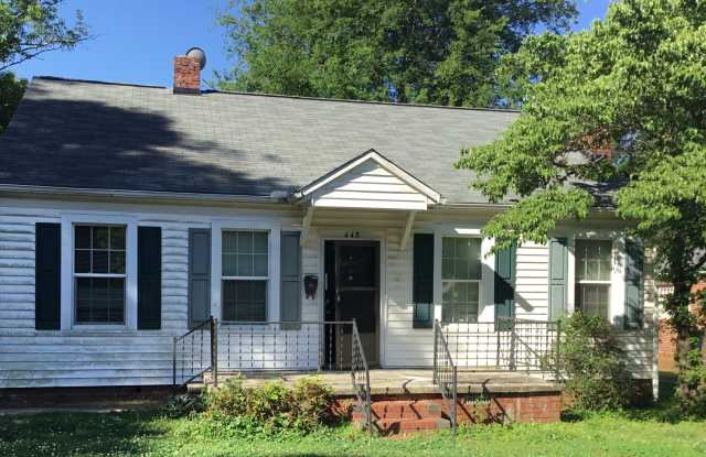Quaint 2 Bedroom 1 Bath Close Proximity to Confederate Park photos photos