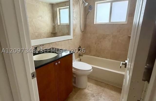 1353 Holly Heights Dr Gallery 3