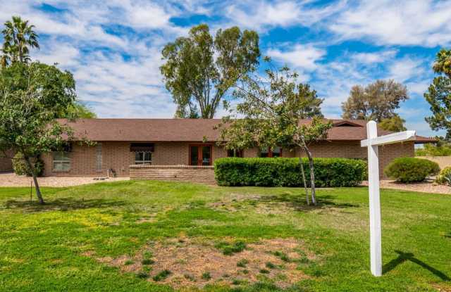 14002 N CANTERBURY Drive Gallery 4