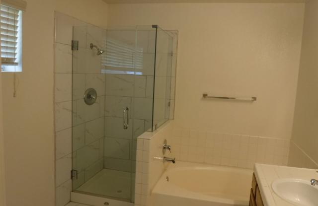 BEAUTIFUL HOME WITH OVER 2000 SQ FT CUL-DE-SAC Gallery 4