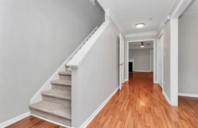 1040 Crestdale Crossing Drive Gallery 4