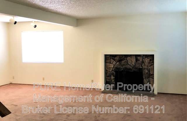 1510 Woodridge Oak Way Gallery 3