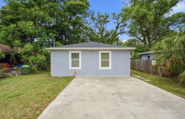 Fully Remodeled & Spacious 4 Bedroom Home - Don't miss it! photos photos