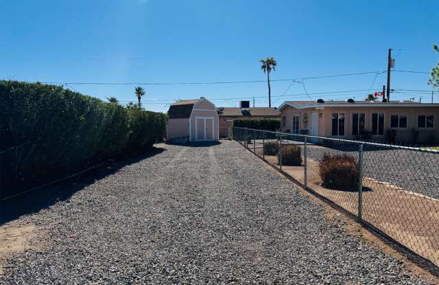Charming 2-Bedroom Home Near the Colorado River with RV Parking- SHORT or LONG Term Gallery 3