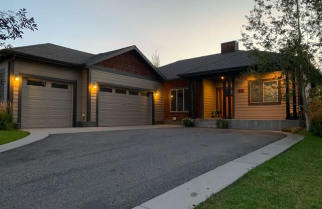 235 Pattee Trl - 235 Pattee Trail, Four Corners, MT 59718