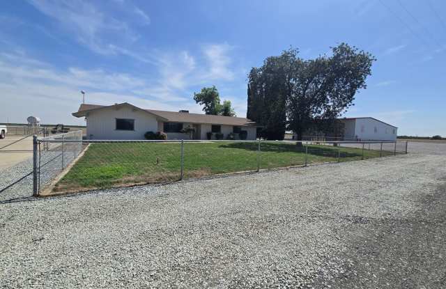 3 BR 2 BA country home available now photos photos