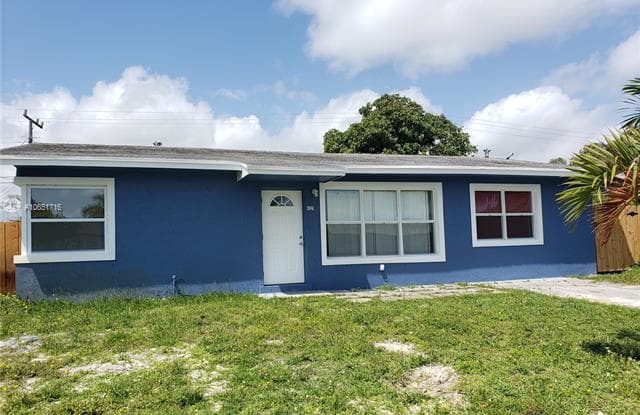 4321 NE 6th Ter - 4321 Northeast 6th Terrace, Deerfield Beach, FL 33064