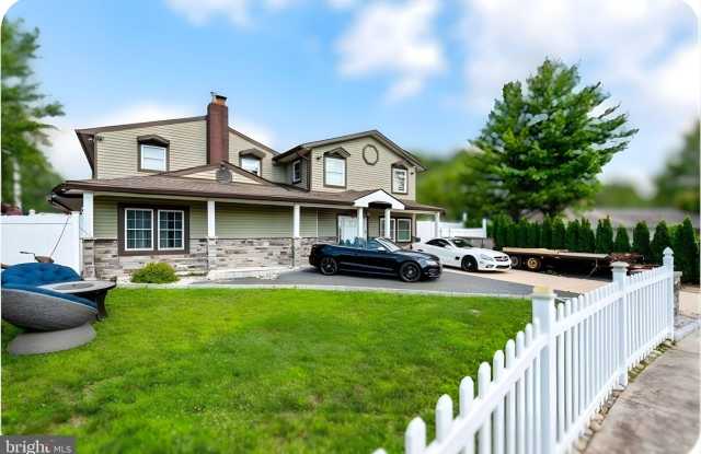 79 GRIDIRON Road photos photos 79 GRIDIRON Road photos photos