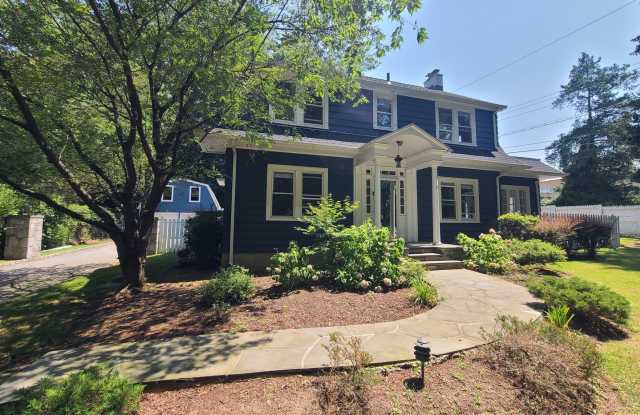 4 bedrooms and 1.5 bathrooms, this home offers generous space beyond expectation photos photos