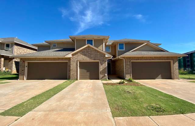 3 Bed 2.5 Bath 1 Car Garage Townhome In MOORE with Storm Shelter - 749 Southwest 14th Street, Moore, OK 73160