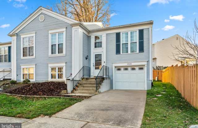 10529 REEDS LANDING Circle - 10529 Reed's Landing Circle, Burke Centre, VA 22015