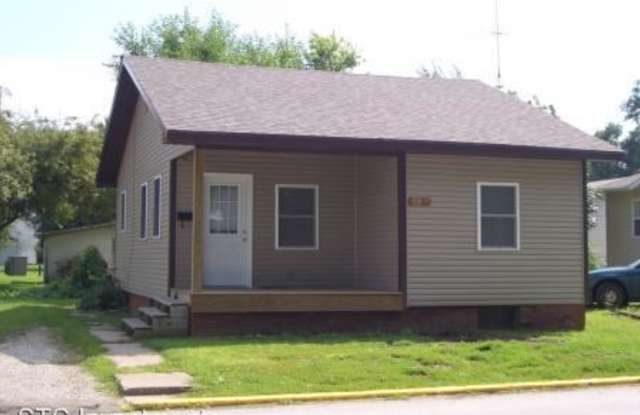 123 W. Adams - 123 West Adams Street, Macomb, IL 61455