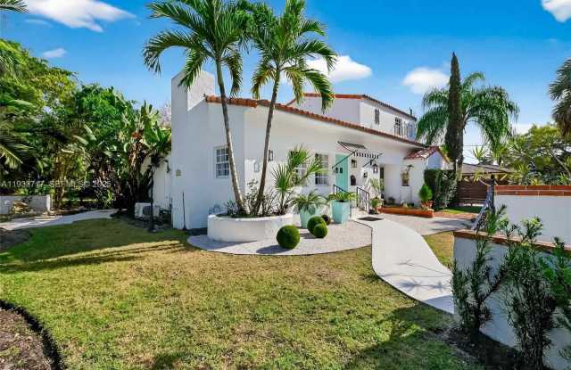 800 NE 97th St photos photos