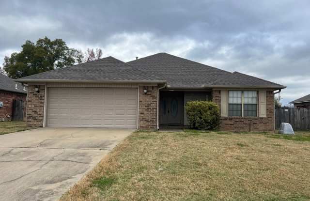 1770 Angeline Dr., Conway AR 72032 - Nice 3br 2ba just off E German w/fenced yard  2 car garage photos photos