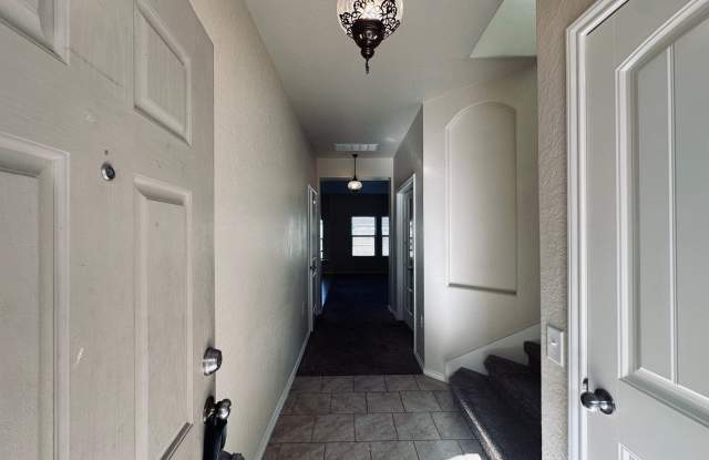 Open design in Northeast Crossing on large CORNER LOT! 3 bedrooms + study/2.5 baths/game room/2-car garage Gallery 3
