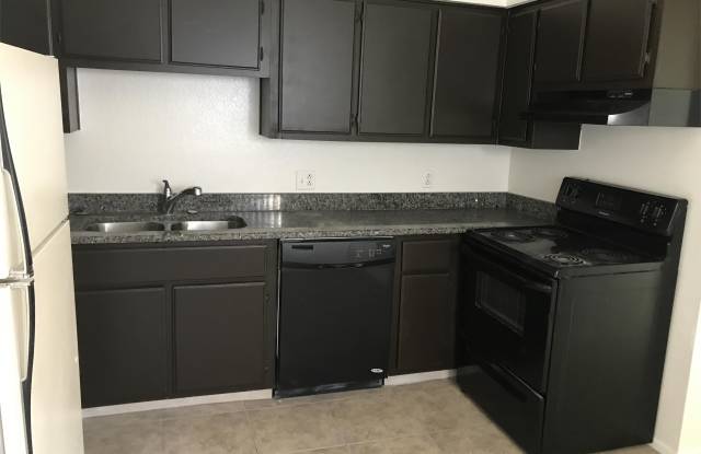 2807 East Marconi Avenue - 102 Gallery 4