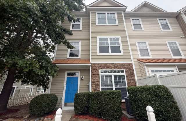 Newly Remodeled 3BD, 3.5BA Raleigh End-Unit Townhome in an HOA Community Gallery 1