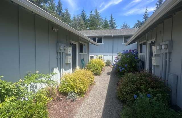 Bainbridge Townhouse with garage - July Rent Free photos photos